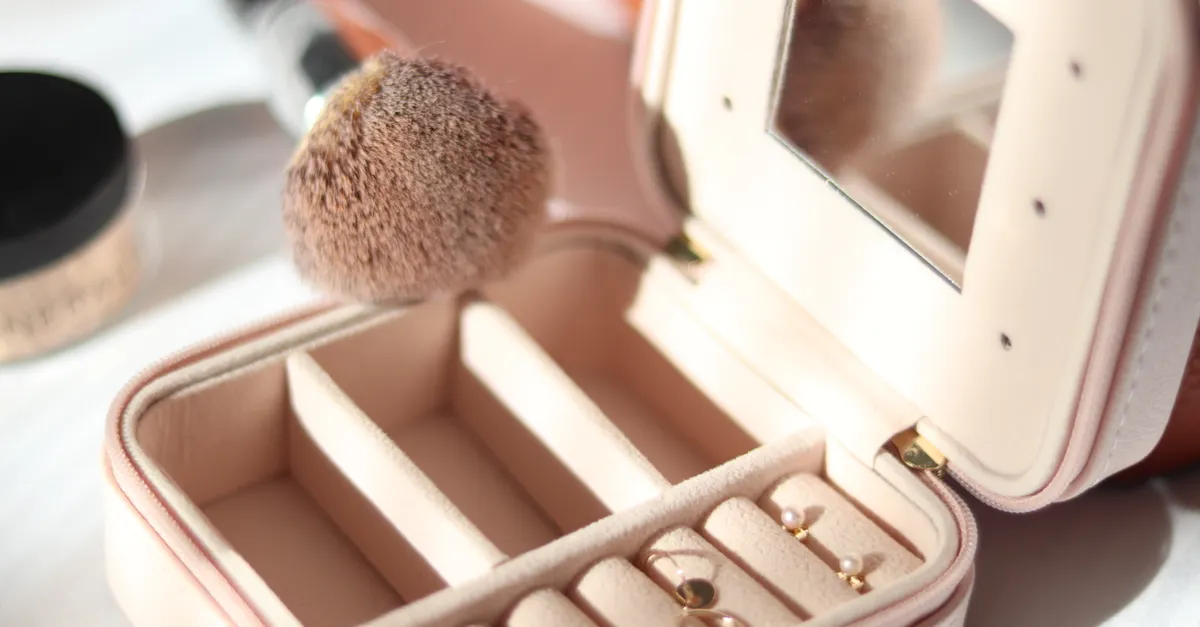 How to Choose the Right Travel Jewelry Organizer
