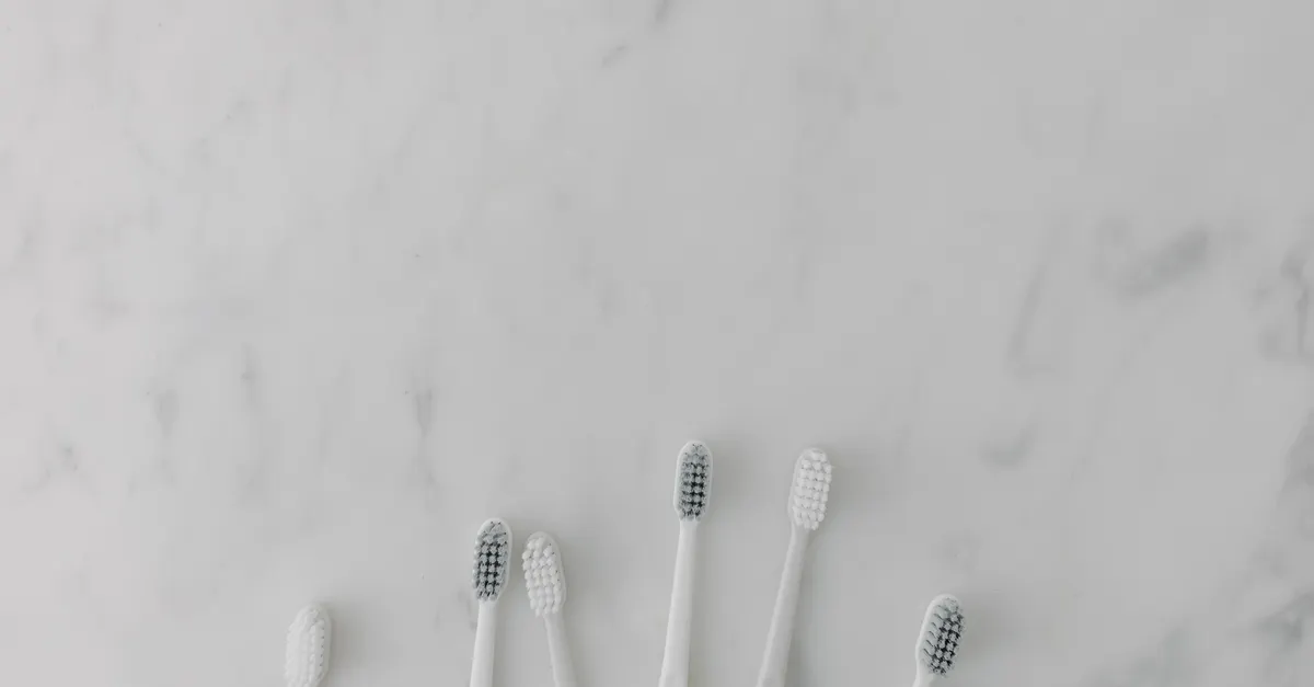 Battery Life and Charging Options for Travelers — electric toothbrush travel features