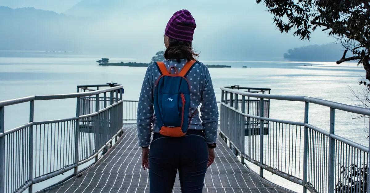Essential Safety Tips for Solo Travelers — how to stay safe while traveling alone